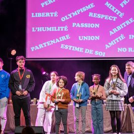 Plus de 350 acteurs du mouvement sportif étaient présents lors de l’évènement en leur honneur le samedi 7 janvier.Félicitations aux médaillés pour leurs performances, aux indispensables bénévoles pour leur dévouement quotidien et aux agents du service public communal qui permettent la pratique sportive.