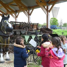 Zoom sur 3 activités enfance et jeunesse:▪️ Surf à Paris▪️ Initiation au pilotage de drones▪️ Sortie à la Ferme Pédagogique[Photos Alex Bonnemaison / Anja Simonet / Xiwen Wang]