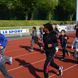 Toute la journée du 19 avril, le stade Louis Dolly a résonné des foulées et des cris d'encouragement des élèves d'élémentaire de Villejuif venus participer à la traditionnelle Course d'Endurance scolaire.