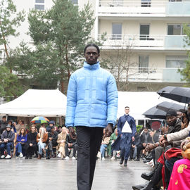 Les jeunes talents Villejuifois, Ted et Roby Kipré, ont présenté leurs créations, 20 looks inédits, au cours d'un défilé dans la ville.