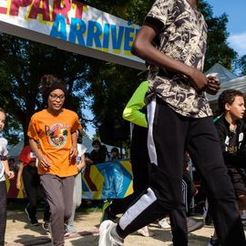 Une grande fête du sport avec près de 1500 coureur·se·s sur les 5/10km, courses jeunes et familles.Les vainqueurs des 10km ont battu le record de l'épreuve, avec la 8e meilleure performance mondiale chez les femmes!1700 euros ont été reversés à l’association Une maison au cœur de la vie, qui vient en aide aux familles dont les enfants sont hospitalisés à l’Institut Gustave-Roussy. Un grand merci aux 150 bénévoles, aux associations villejuifoises, et à tous les services de la ville.[Photos ©Anja Simonet / ©Raphaël Garnier]