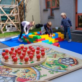 Les habitants du quartier Nord-Est sont venus très nombreux à la Maison Pour Tous Jules Vallès ce week-end pour célébrer entre amis ou voisins ou en famille... l'anniversaire de cet équipement public et de proximité historique inauguré en 1972.Au programme: visite théâtralisée, jeux, fresque collaborative, concert...[Photos Sylvie Grima]