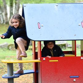 Pendant les vacances de printemps, les petits Villejuifois ont pu profiter de séjour au grand air: Nature et vie médiévale en Bourgogne pour les 6-11 ans et Nature et ferme en Seine-et-Marne pour les 4-6 ans.[photos Anja Simonet / Xiwen Wang]