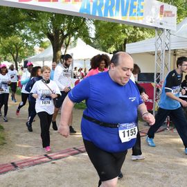 Une grande fête du sport avec près de 1500 coureur·se·s sur les 5/10km, courses jeunes et familles.Les vainqueurs des 10km ont battu le record de l'épreuve, avec la 8e meilleure performance mondiale chez les femmes!1700 euros ont été reversés à l’association Une maison au cœur de la vie, qui vient en aide aux familles dont les enfants sont hospitalisés à l’Institut Gustave-Roussy. Un grand merci aux 150 bénévoles, aux associations villejuifoises, et à tous les services de la ville.[Photos ©Anja Simonet / ©Raphaël Garnier]