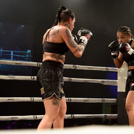 Une 4e édition du VBS qui met à l'honneur les femmes avec 3 combats féminin en boxe anglaise et pieds-poings.[Photos Lucile Cubin - Alex Bonnemaison - Sylvie Grima - Direction de la Communication]