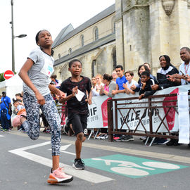 Un plateau élite relevé sur le 10km couru en moins de 29mn, de nombreux coureurs et marcheurs amateurs sur le 10, le 5 et le Run'N'Bike, et la relève déjà assurée avec les courses des jeunes l'après-midi!