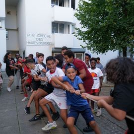 Proposées par les habitants dans le cadre de Villejuif respire, les fêtes de quartier Hautes-Bruyères et Lebon-Lamartine, samedi 27 août, ont permis aux habitants de prolonger les vacances d'été ou de se retrouver pour celles et ceux qui revenaient de congés.[Photos Sylvie Grima]