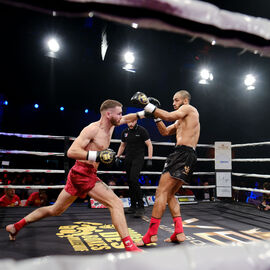 Déjà la 6e édition du Villejuif Boxing Show. Une soirée de qualité cette année encore avec des combats de haut niveau national et international en boxe anglaise et boxe pieds-poings. [photos Sylvie Grima / Lucile Cubin]