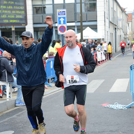 30e édition de la Corrida de Villejuif avec 2 courses adultes et 5 courses enfants.L'intégralité des photos des courses adultes sur https://t.co/T5aKXuC3KB