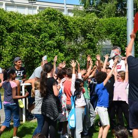 Depuis le début de l'année, 900 élèves de CE2 ont pu bénéficier de 6 à 8 séances d'initiation au rugby à l'école, organisées par la Ville et le Rugby Club du Val-de-Bièvre, en partenariat avec l'Education Nationale.