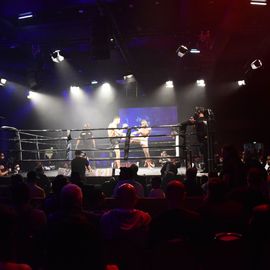 Revivez en images cette 3e édition du prestigieux gala de boxe, du ring aux coulisses.