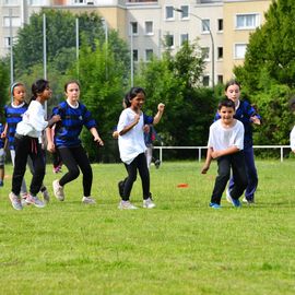 Depuis le début de l'année, 900 élèves de CE2 ont pu bénéficier de 6 à 8 séances d'initiation au rugby à l'école, organisées par la Ville et le Rugby Club du Val-de-Bièvre, en partenariat avec l'Education Nationale.