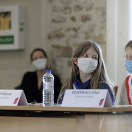 Le Conseil municipal des enfants 2022 est installé: ils sont en CE2, CM1 et CM2 et sont les nouveaux membres du Conseil municipal des enfants. Mercredi 2 février, ils étaient 22 à l'occasion de leur séance d'installation avec le Maire, les élues à l'éducation, la petite enfance et à la participation citoyenne. [Photos Alex Bonnemaison]