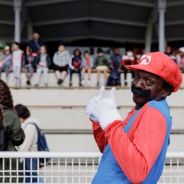 Malgré la pluie, les élèves ont enchainé les tours de piste au stade Louis Dolly lors de la traditionnelle course d'endurance.[Photo Alex Bonnemaison]