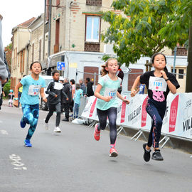 Un plateau élite relevé sur le 10km couru en moins de 29mn, de nombreux coureurs et marcheurs amateurs sur le 10, le 5 et le Run'N'Bike, et la relève déjà assurée avec les courses des jeunes l'après-midi!