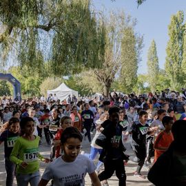 Avec près de 800 coureur·se·s et marcheur·se·s le matin et autant de jeunes et de familles l'après-midi, cette 34e édition a été de nouveau un événement sportif majeur à Villejuif et une journée de fête dans le parc des hautes-Bruyères baigné par le soleil d'automne !