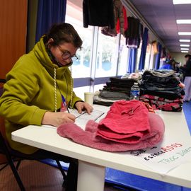 Encore un franc succès pour la Trocante des Parents !Après avoir déposé des objets devenus inutiles pendant les semaines précédant l'évènement, plus de 120 familles ont pu, ce dimanche 2 avril, utiliser leurs points ainsi récoltés pour venir chercher de nouveaux objets pour leurs enfants:jeux et jouets, vêtements, accessoires de puériculture...[photos Lucile Cubin]