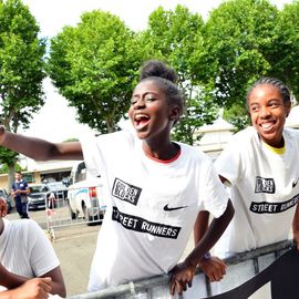 Samedi 22 juin, les Golden Blocks débarquaient à Villejuif avec 3 challenges d'athlétisme pour les jeunes de 8 à 16 ans: Sprint en duel / High Jump / Mile. Le tout entrecoupé d'animations Breakdance / BMX / Hip-Hop / DJ / Double Dutch...