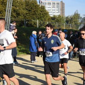 Une grande fête du sport avec près de 1500 coureur·se·s sur les 5/10km, courses jeunes et familles.Les vainqueurs des 10km ont battu le record de l'épreuve, avec la 8e meilleure performance mondiale chez les femmes!1700 euros ont été reversés à l’association Une maison au cœur de la vie, qui vient en aide aux familles dont les enfants sont hospitalisés à l’Institut Gustave-Roussy. Un grand merci aux 150 bénévoles, aux associations villejuifoises, et à tous les services de la ville.[Photos ©Anja Simonet / ©Raphaël Garnier]