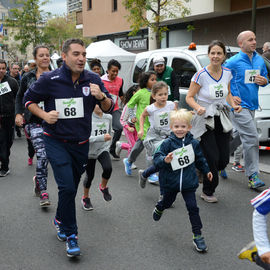 30e édition de la Corrida de Villejuif avec 2 courses adultes et 5 courses enfants.L'intégralité des photos des courses adultes sur https://t.co/T5aKXuC3KB