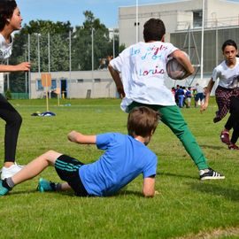 Depuis le début de l'année, 900 élèves de CE2 ont pu bénéficier de 6 à 8 séances d'initiation au rugby à l'école, organisées par la Ville et le Rugby Club du Val-de-Bièvre, en partenariat avec l'Education Nationale.