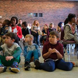 Les habitants du quartier Nord-Est sont venus très nombreux à la Maison Pour Tous Jules Vallès ce week-end pour célébrer entre amis ou voisins ou en famille... l'anniversaire de cet équipement public et de proximité historique inauguré en 1972.Au programme: visite théâtralisée, jeux, fresque collaborative, concert...[Photos Sylvie Grima]