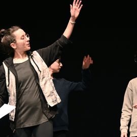 Retour en images sur la journée du 12 mars, avec l'atelier et sa restitution par les élèves du Conservatoire, suivi du spectacle "Une simple déclinaison de l’instant", de la Cie Les têtes penchées.[photos Anja Simonet]