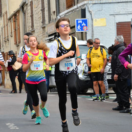 Un plateau élite relevé sur le 10km couru en moins de 29mn, de nombreux coureurs et marcheurs amateurs sur le 10, le 5 et le Run'N'Bike, et la relève déjà assurée avec les courses des jeunes l'après-midi!