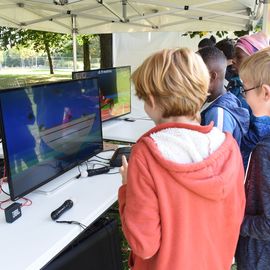 Une grande fête du sport avec près de 1500 coureur·se·s sur les 5/10km, courses jeunes et familles.Les vainqueurs des 10km ont battu le record de l'épreuve, avec la 8e meilleure performance mondiale chez les femmes!1700 euros ont été reversés à l’association Une maison au cœur de la vie, qui vient en aide aux familles dont les enfants sont hospitalisés à l’Institut Gustave-Roussy. Un grand merci aux 150 bénévoles, aux associations villejuifoises, et à tous les services de la ville.[Photos ©Anja Simonet / ©Raphaël Garnier]