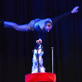 Danse ou spectacle, mais toujours autour d'un repas festif, 2 façons de se retrouver et commencer l'année dans la joie et la convivialité.