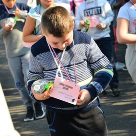 Toute la journée du 19 avril, le stade Louis Dolly a résonné des foulées et des cris d'encouragement des élèves d'élémentaire de Villejuif venus participer à la traditionnelle Course d'Endurance scolaire.