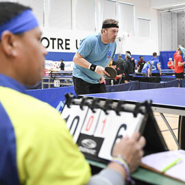 Les 20 et 21 avril, Villejuif accueillait pour la 1ère fois à la halle Collette Besson le Championnat de France de tennis de table FSGT. Cet évènement national a enregistré son record de participation, avec 66 équipes et 218 joueurs. [photos Lucile Cubin]