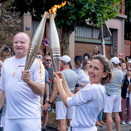 Sportifs amateurs, entrepreneurs, para-athlètes... ils étaient 15, sur la portion villejuifoise du parcours, à se relayer pour porter la flamme olympique des Jeux de Paris 2024.  [photos Sylvie Grima, Xiwen Wang, Lucile Cubin, direction de la Communication]