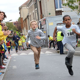 30e édition de la Corrida de Villejuif avec 2 courses adultes et 5 courses enfants.L'intégralité des photos des courses adultes sur https://t.co/T5aKXuC3KB