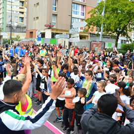 Un plateau élite relevé sur le 10km couru en moins de 29mn, de nombreux coureurs et marcheurs amateurs sur le 10, le 5 et le Run'N'Bike, et la relève déjà assurée avec les courses des jeunes l'après-midi!