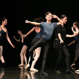 Retour en images sur la journée du 12 mars, avec l'atelier et sa restitution par les élèves du Conservatoire, suivi du spectacle "Une simple déclinaison de l’instant", de la Cie Les têtes penchées.[photos Anja Simonet]