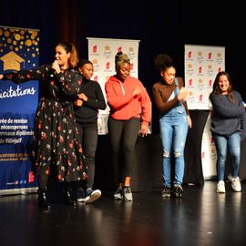 Les jeunes Villejuifois se sont rendus nombreux à cette soirée en leur honneur, pour récompenser leur réussite aux examens de tous niveaux (Bac, BEP, Master...) au cours de l'année 2018, et ponctuée d'une grande tombola et du concert de Nessryne.