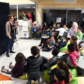 Dans le cadre de la Nuit de la Lecture, la Médiathèque Elsa-Triolet et les PULP, autour du thème de la lune et du ciel étoilé, proposaient de nombreuses surprises: contes, ciné-concert, calligraphie, Réalité virtuelle...