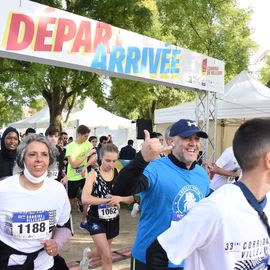 Une grande fête du sport avec près de 1500 coureur·se·s sur les 5/10km, courses jeunes et familles.Les vainqueurs des 10km ont battu le record de l'épreuve, avec la 8e meilleure performance mondiale chez les femmes!1700 euros ont été reversés à l’association Une maison au cœur de la vie, qui vient en aide aux familles dont les enfants sont hospitalisés à l’Institut Gustave-Roussy. Un grand merci aux 150 bénévoles, aux associations villejuifoises, et à tous les services de la ville.[Photos ©Anja Simonet / ©Raphaël Garnier]