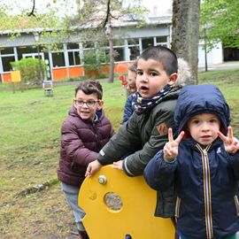 Pendant les vacances de printemps, les petits Villejuifois ont pu profiter de séjour au grand air: Nature et vie médiévale en Bourgogne pour les 6-11 ans et Nature et ferme en Seine-et-Marne pour les 4-6 ans.[photos Anja Simonet / Xiwen Wang]