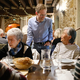 2 excursions étaient organisées pour nos seniors dans les Yvelines à la découverte à la Bergerie nationale de Rambouillet, sa ferme, ses élevages de moutons Mérinos élevés sur le site depuis 1786… Une visite agrémentée bien sûr d'un repas convivial en musique ![photos Sylvie Grima]