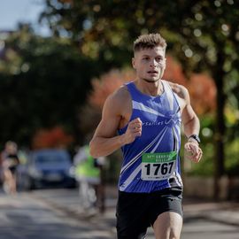 Avec près de 800 coureur·se·s et marcheur·se·s le matin et autant de jeunes et de familles l'après-midi, cette 34e édition a été de nouveau un événement sportif majeur à Villejuif et une journée de fête dans le parc des hautes-Bruyères baigné par le soleil d'automne !