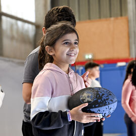 Hip-hop, trampoline, rugby, frisbee, pyramides humaines... Les vacances d'automne ont été sportives, et renversantes pour les jeunes villejuifois qui ont participé aux stages proposés par les services municipaux pendant ces vacances d'automne. [photos Lucile Cubin / Direction de la Communication]