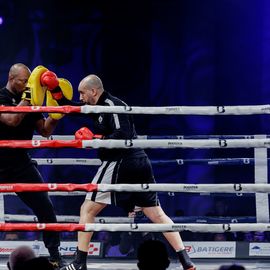 Une 4e édition du VBS qui met à l'honneur les femmes avec 3 combats féminin en boxe anglaise et pieds-poings.[Photos Lucile Cubin - Alex Bonnemaison - Sylvie Grima - Direction de la Communication]