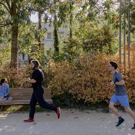 Avec près de 800 coureur·se·s et marcheur·se·s le matin et autant de jeunes et de familles l'après-midi, cette 34e édition a été de nouveau un événement sportif majeur à Villejuif et une journée de fête dans le parc des hautes-Bruyères baigné par le soleil d'automne !