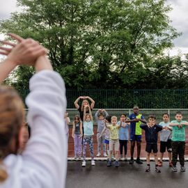 Malgré la pluie, les élèves ont enchainé les tours de piste au stade Louis Dolly lors de la traditionnelle course d'endurance.[Photo Alex Bonnemaison]