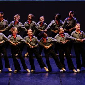 Samedi 18 juin, les classes de danse classique, contemporaine, jazz et comédie musicale du Conservatoire à Rayonnement Intercommunal de Danse Val de bièvre Villejuif présentaient leur création chorégraphique : Off Broadway, au Théâtre Romain Rolland[Photos Alex Bonnemaison]