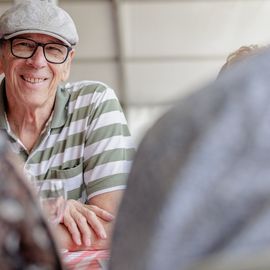 Une journée de fête pour les Seniors avec déjeuner festif abrité, spectacles et musique, dans une ambiance de guinguette conviviale et champêtre!