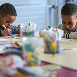 "Bien dans son corps, bien dans sa tête et bien dans sa Ville": autour de ces thématiques, du 14 au 19 novembre, Villejuif a mis en valeur le bien-être de l’enfant.De nombreuses activités étaient organisées dans toute la ville pour que les enfants puissent s’amuser, s’informer et partager un beau moment autour de leurs droits: ateliers, quizz, activités sportives, jeu de piste, chorale...