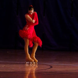 Dimanche 28 janvier, l'USV Roller Skating accueillait pour la 1ère fois ce week-end à la Halle des sports Colette Besson un gala de patinage artistique. Patineuses et patineurs de tout âge sont venus présenter, en groupe ou en solo, leurs chorégraphies sur le thème des musiques de films. [photos Sylvie Grima]